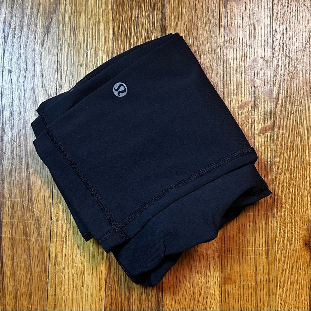Lululemon Black Capri Leggings Yoga Pants Womens size 6 Activewear Yoga Gym